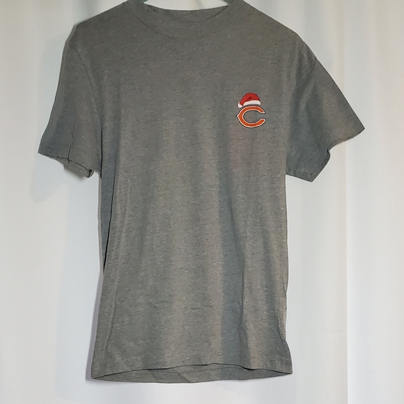 Chicago Bears Santa Hat Christmas T-Shirt - Picture 1 of 5